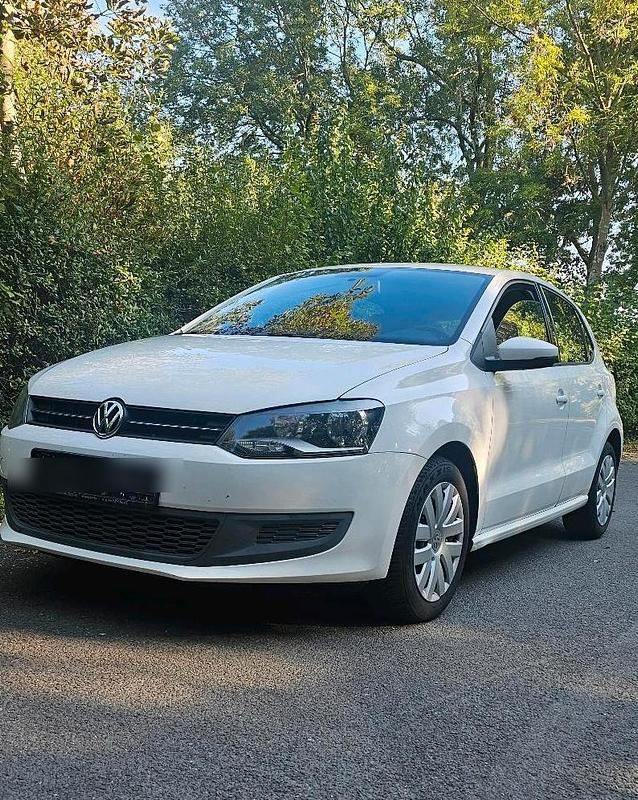 Weiß Gebraucht 2010 VW Polo Kleinwagen | 3.900 € (Guter Preis) - Bild 1/4