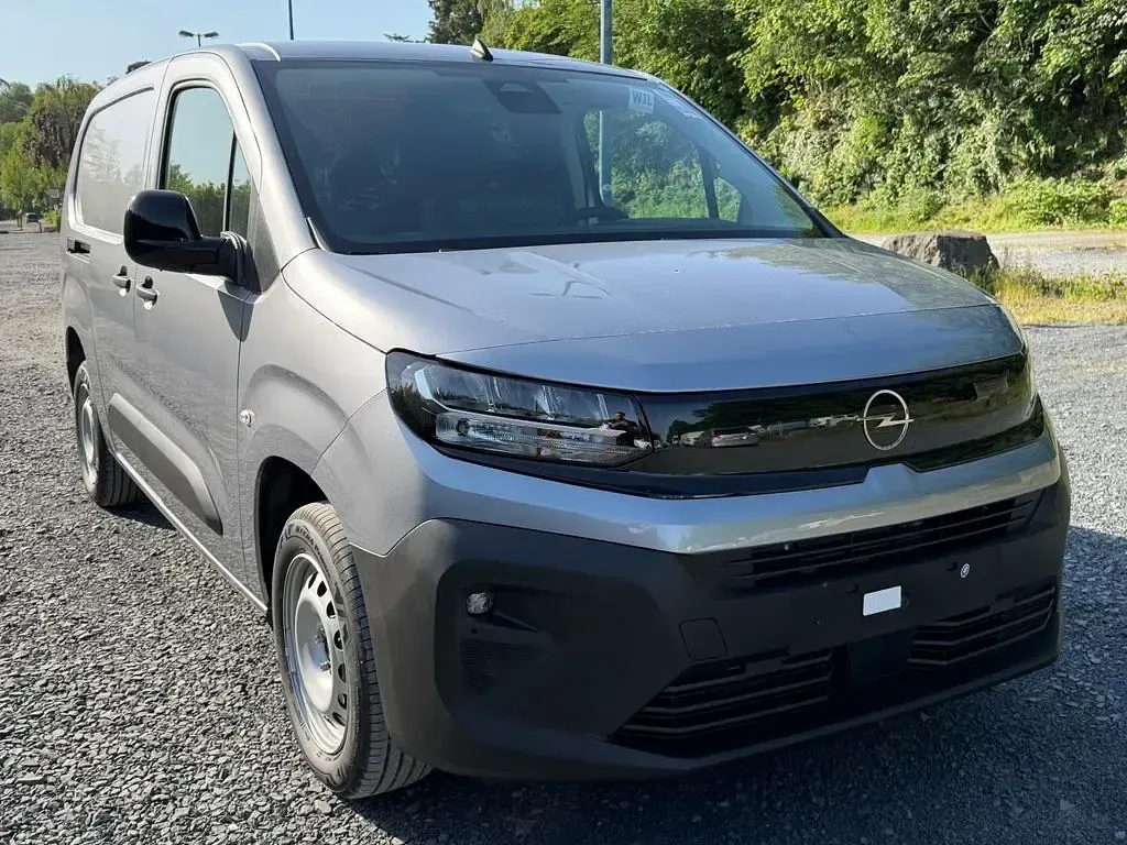 Neu Opel Combo 131 PS (96 kW) 2026 Grau Van / Kleinbus