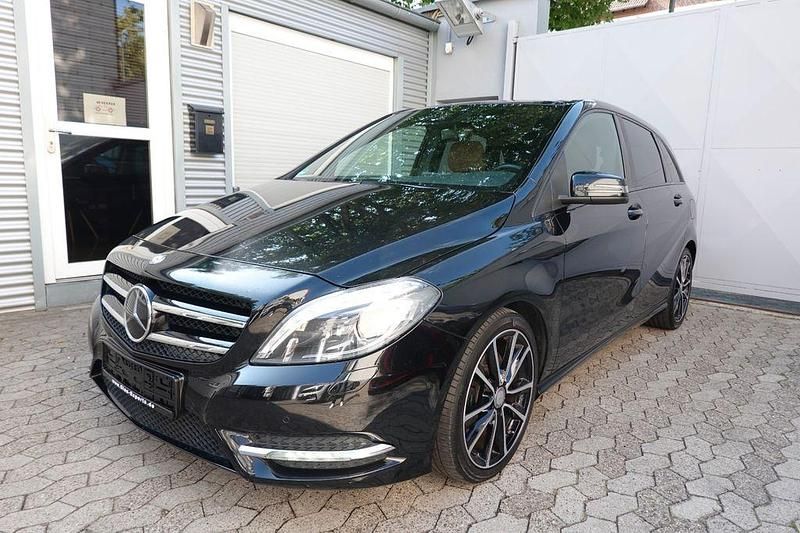 Schwarz Gebraucht 2013 Mercedes B220 Van / Kleinbus | 11.999 € (Fairer Preis) - Bild 1/4