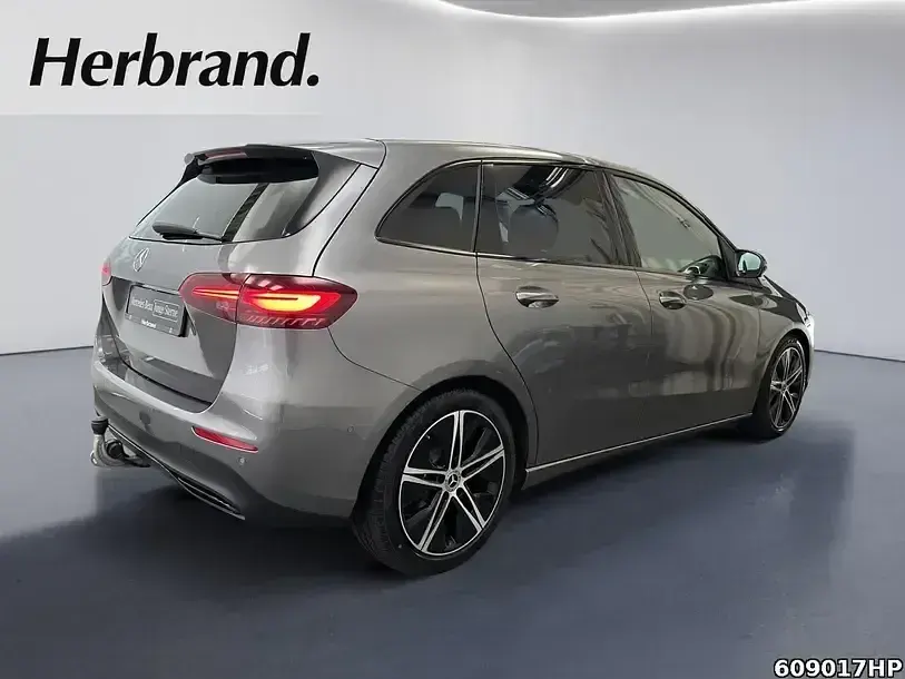 Gebraucht Mercedes B200 Progressive 163 PS (119 kW) 2025 Metalliclack mountaingrau Kleinwagen