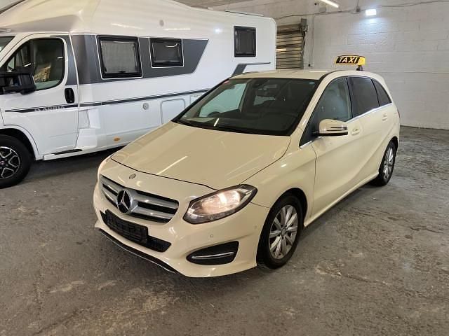 Beige Gebraucht 2017 Mercedes B180 Van / Kleinbus | 4.990 € - Bild 1/4