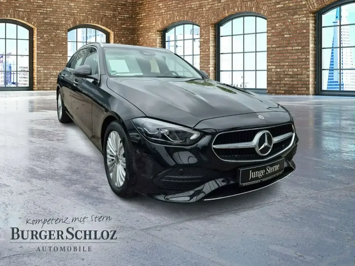 Gebraucht Mercedes C200 163 PS (119 kW) 2024 Metalliclack obsidianschwarz metallic Kombi