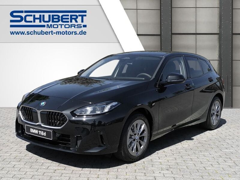 Black sapphire metallic Neu 2025 BMW 118 Sport Line Kleinwagen | 39.590 € (Fairer Preis) - Bild 1/4