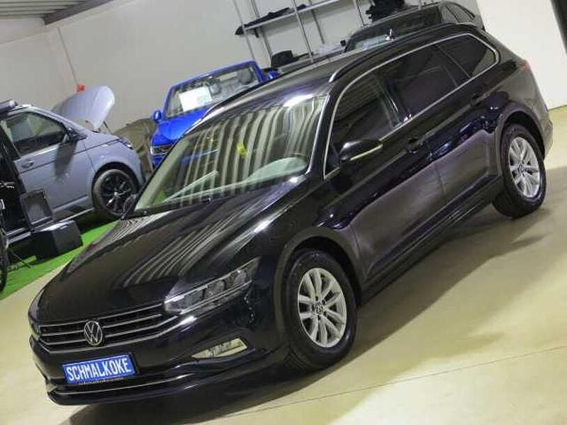 Gebraucht VW Passat Business 150 PS (110 kW) 2022 Deep black pearlescent (metallic) Kombi
