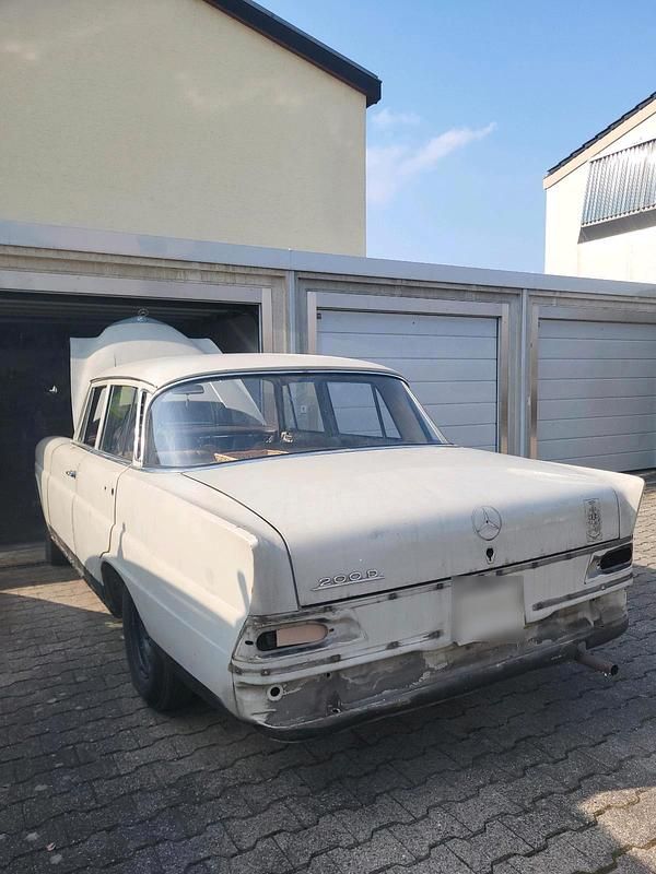 Gebraucht Mercedes 200 55 PS (40 kW) 1966 Beige Limousine