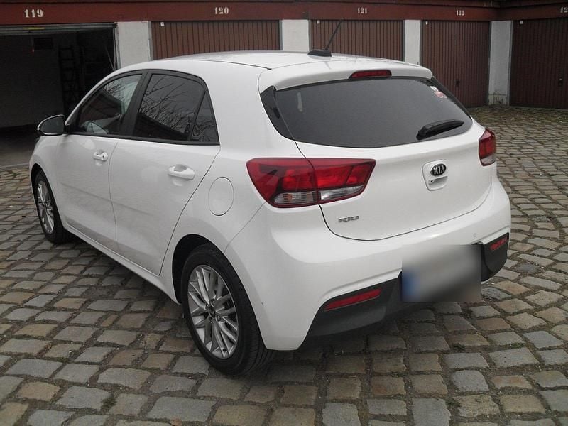 Gebraucht Kia Rio 84 PS (61 kW) 2018 Weiß Kleinwagen