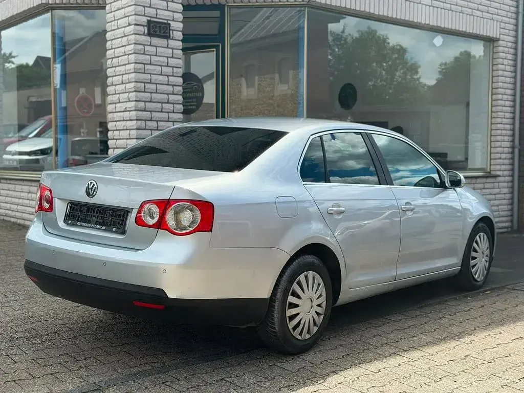 Gebraucht VW Jetta 150 PS (110 kW) 2006 Silber Limousine