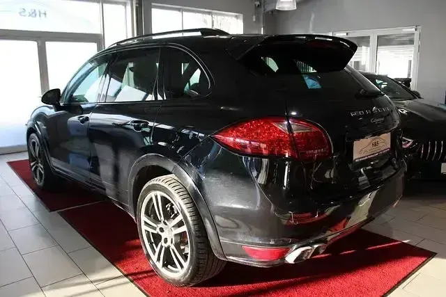Gebraucht Porsche Cayenne 245 PS (180 kW) 2012 Tiefschwarz SUV