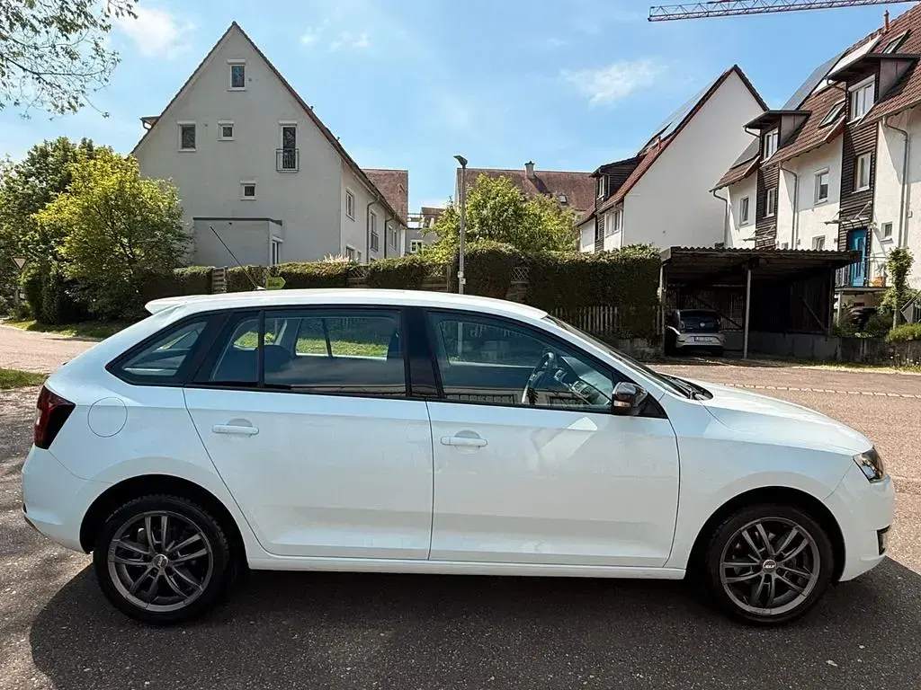 Gebraucht Skoda Rapid 90 PS (66 kW) 2016 Weiß Kleinwagen
