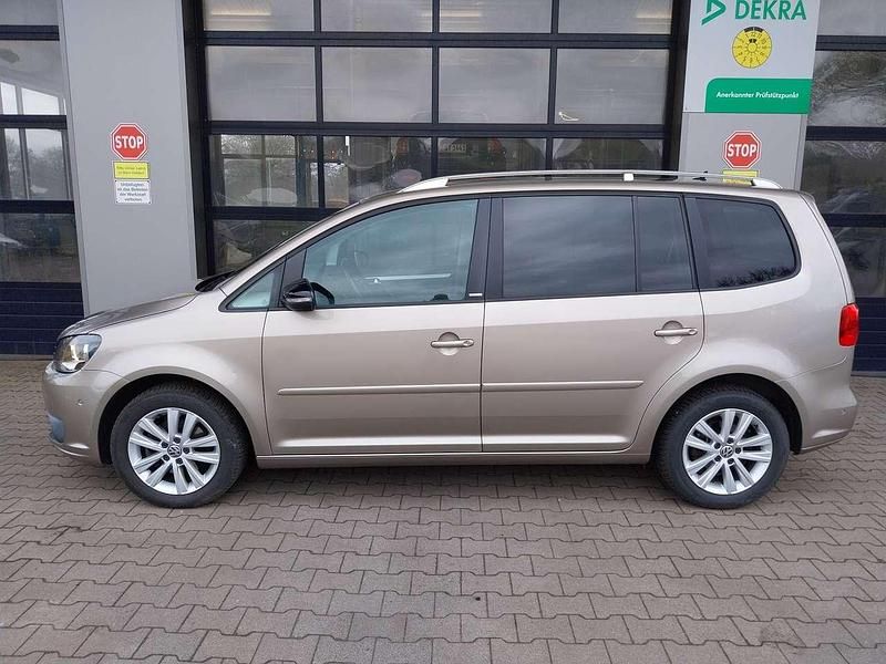 Gebraucht VW Touran Style 105 PS (77 kW) 2012 Titanium beige Van / Kleinbus