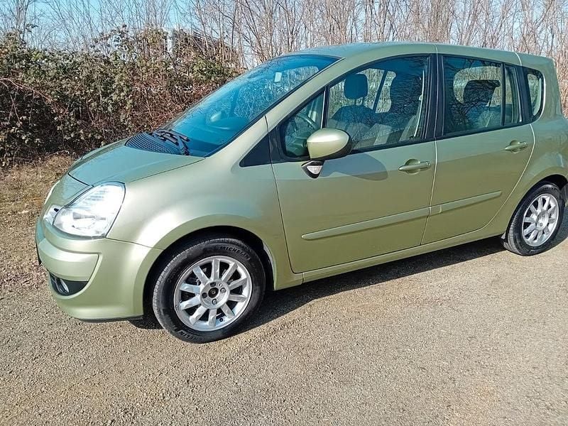 Gebraucht Renault Grand Modus Dynamique 75 PS (55 kW) 2009 Grün Van / Kleinbus