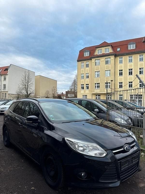 Gebraucht Ford Focus Trend 140 PS (102 kW) 2013 Schwarz Kombi