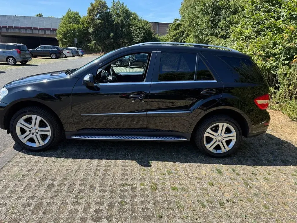 Gebraucht Mercedes ML350 224 PS (164 kW) 2010 Schwarz SUV
