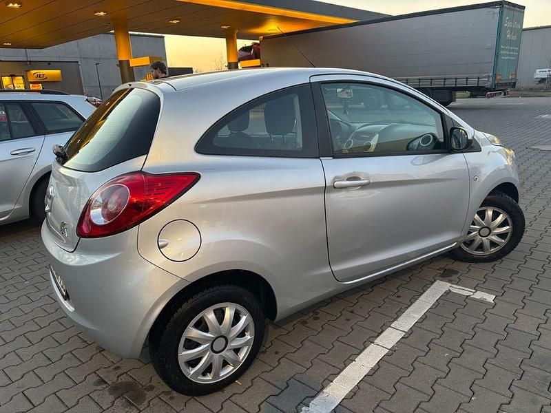 Gebraucht Ford Ka Titanium 69 PS (50 kW) 2014 Silber Kleinwagen