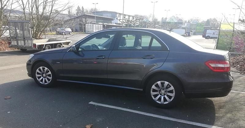 Gebraucht Mercedes E220 170 PS (125 kW) 2011 Grau Limousine