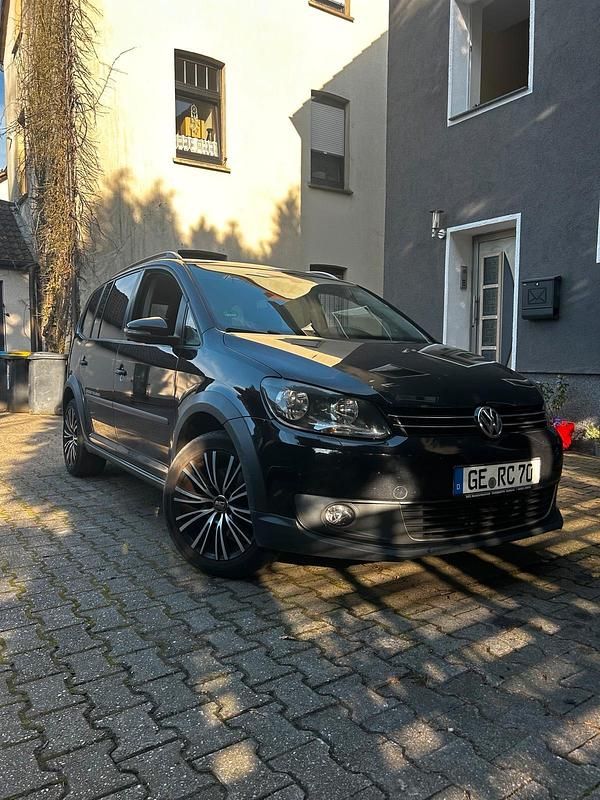Schwarz Gebraucht 2012 VW Touran Cross Van / Kleinbus | 7.000 € (Fairer Preis) - Bild 1/4