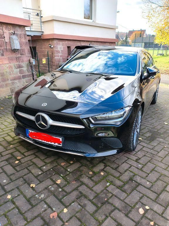 Schwarz Gebraucht 2020 Mercedes CLA220 Shooting Brake Kombi | 22.999 € (Guter Preis) - Bild 1/4