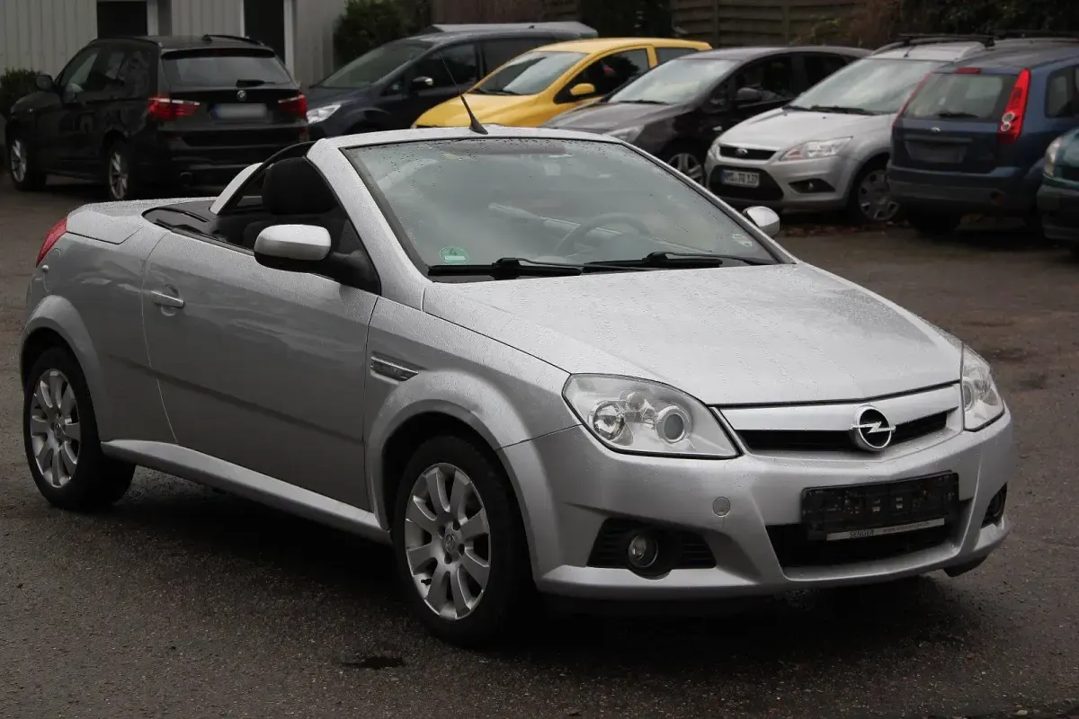 Gebraucht Opel Tigra Basis 125 PS (91 kW) 2004 Silber Cabrio