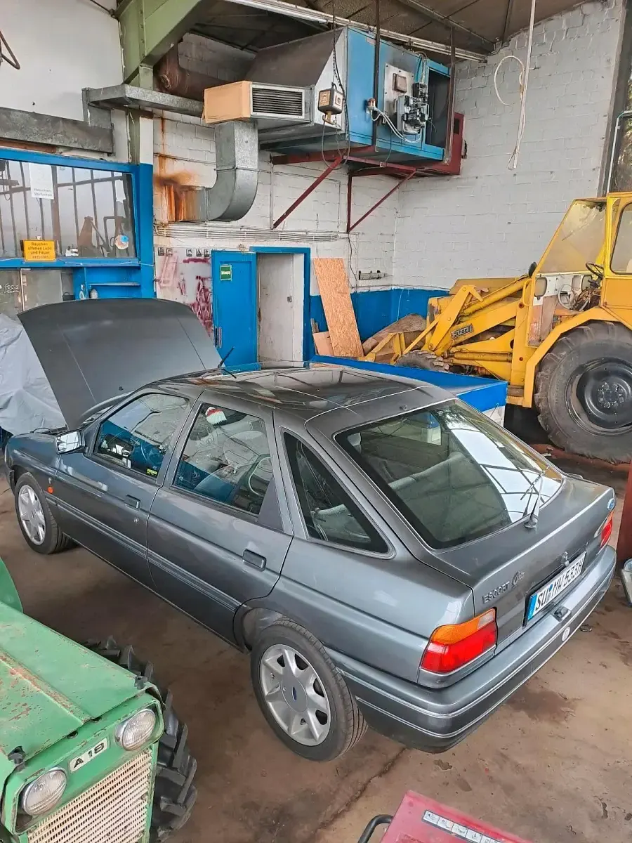 Gebraucht Ford Escort 72 PS (52 kW) 1992 Grau Limousine