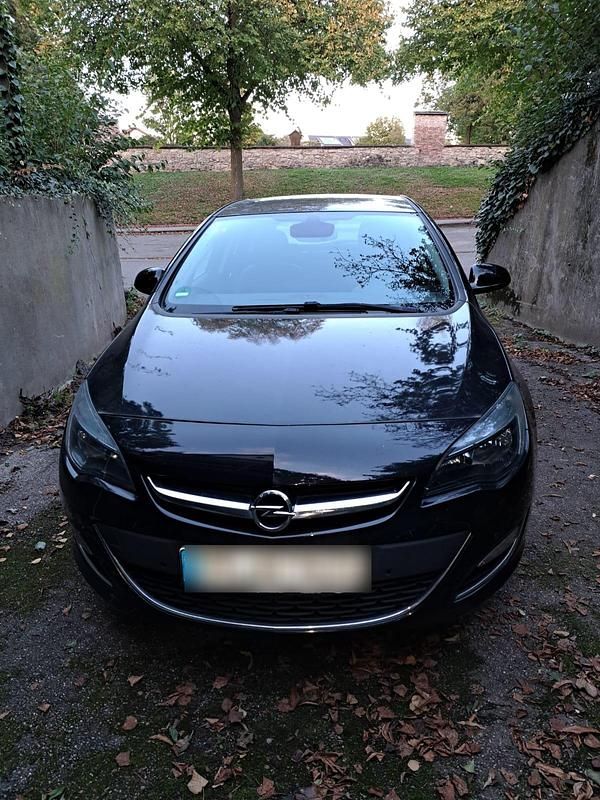 Schwarz Gebraucht 2014 Opel Astra Kleinwagen | 4.900 € (Guter Preis) - Bild 1/4