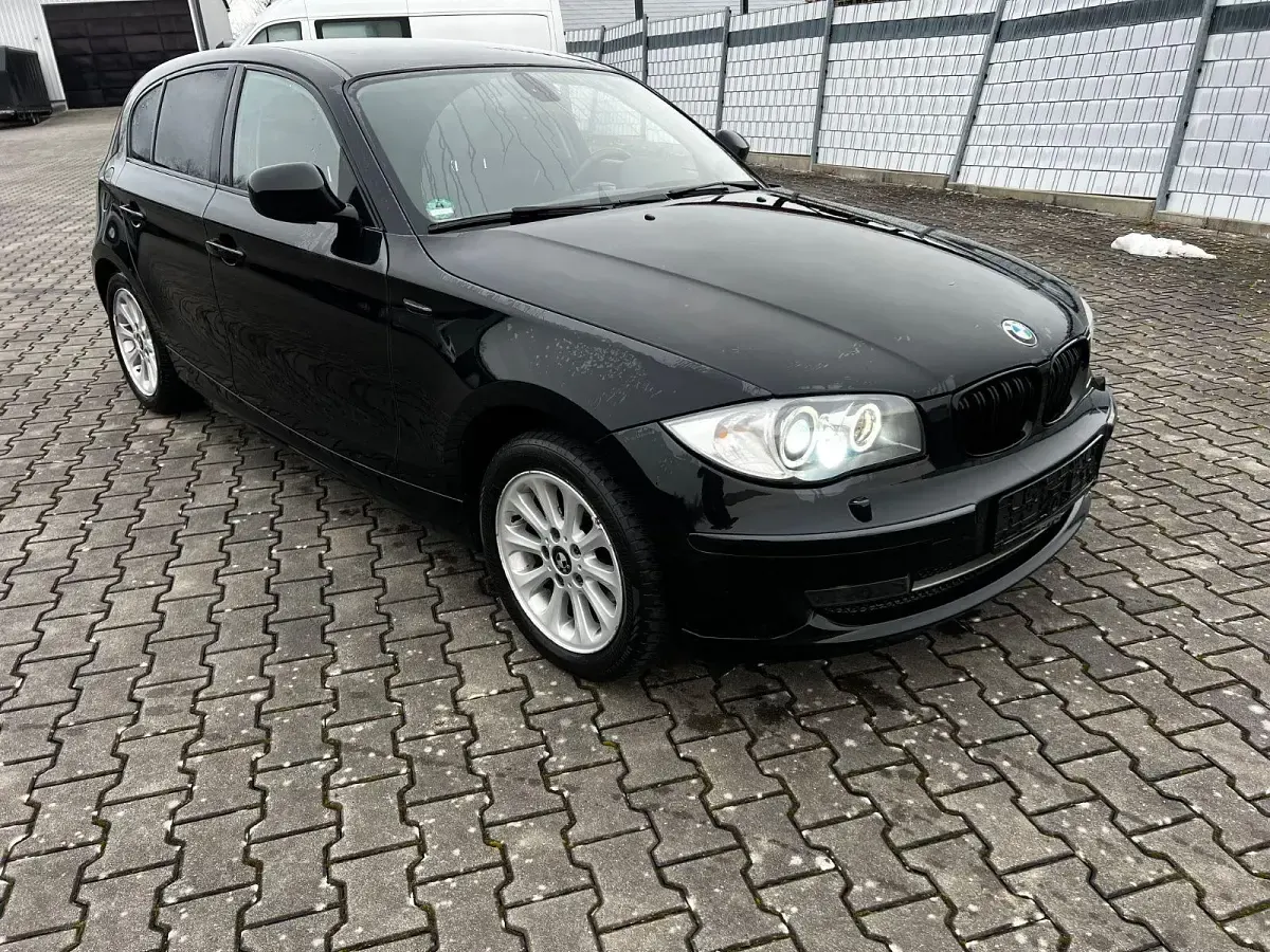Gebraucht BMW 116 122 PS (89 kW) 2011 Schwarz Kleinwagen