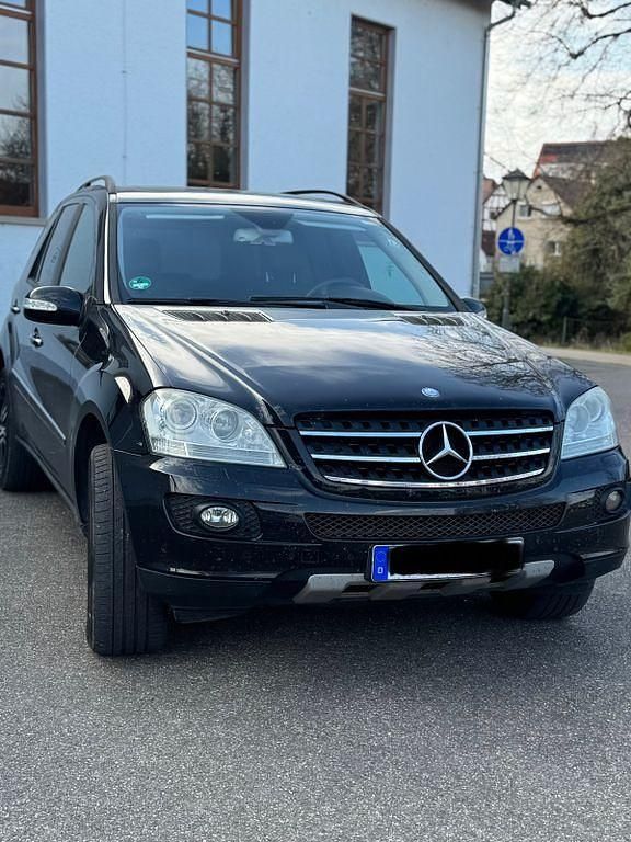 Gebraucht Mercedes ML500 306 PS (225 kW) 2006 Schwarz SUV