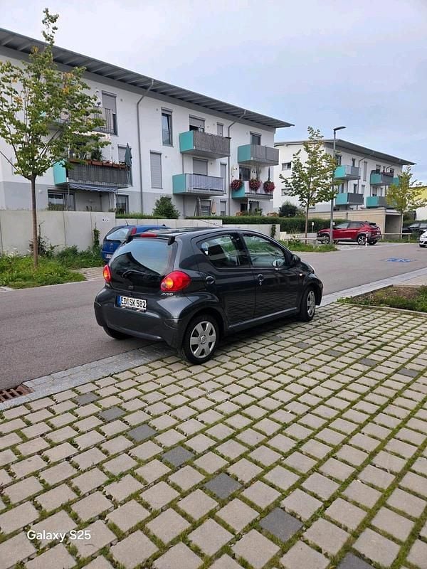 Gebraucht Toyota Aygo 68 PS (50 kW) 2006 Grau Kleinwagen