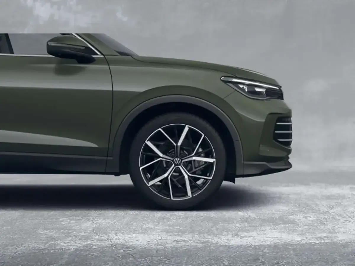 Gebraucht VW Tiguan Elegance 204 PS (150 kW) 2025 Cipressinogrün metallic SUV