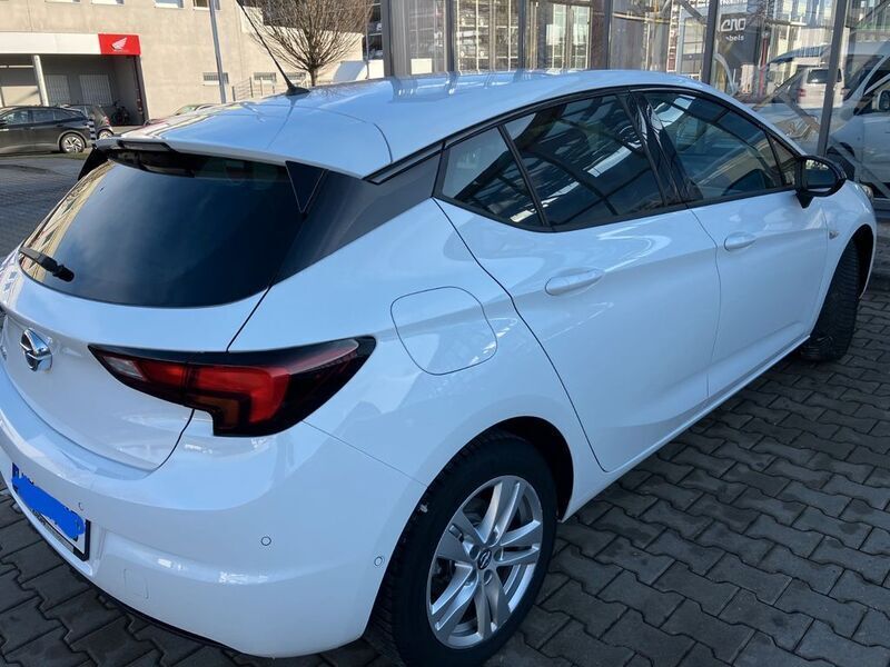 Weiß Gebraucht 2022 Opel Astra Business Edition Limousine | 13.200 € (Superpreis) - Bild 1/4