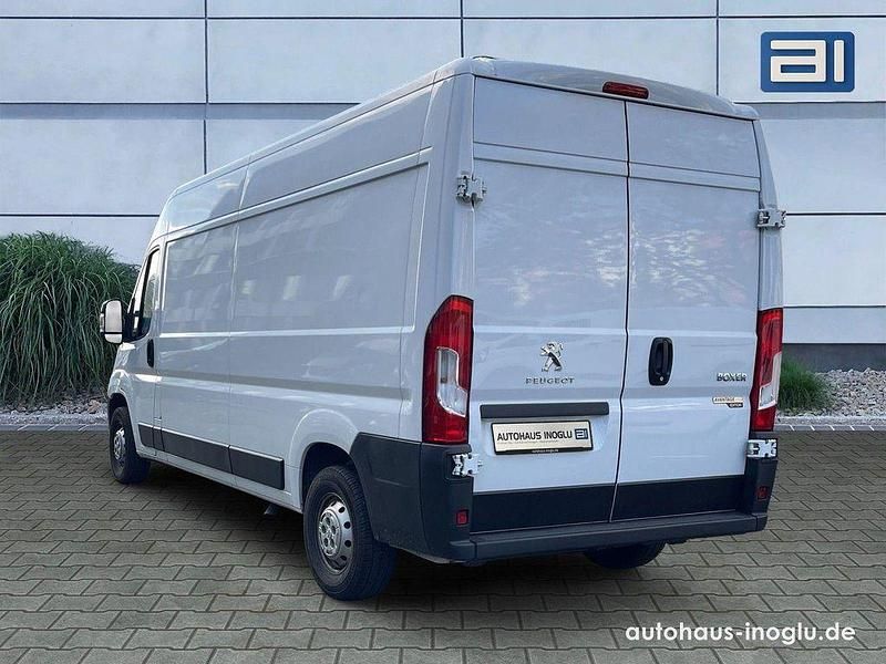 Gebraucht Peugeot Boxer 140 PS (102 kW) 2021 Lackierung weiss icy/deckende lackierung Van