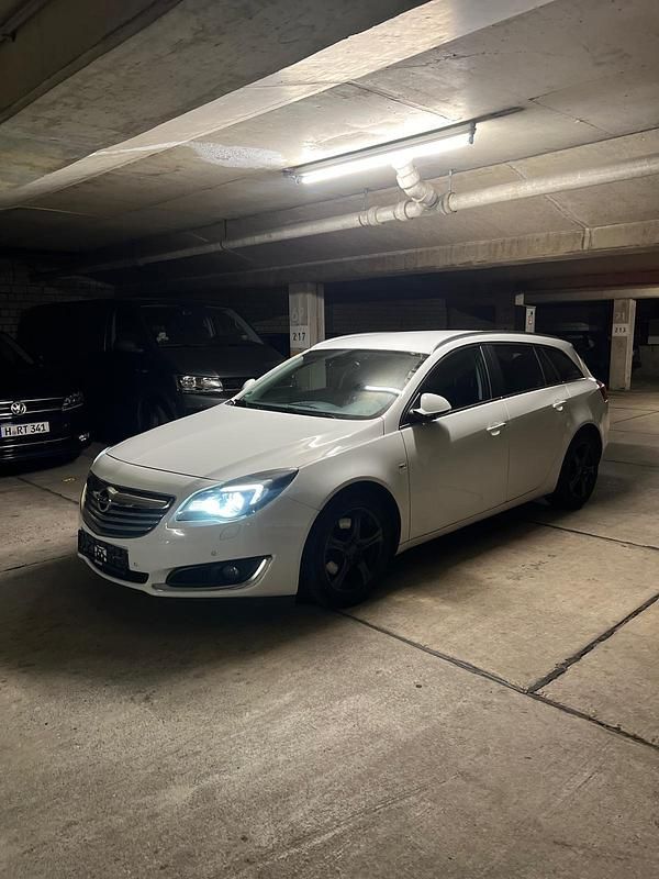 Weiß Gebraucht 2014 Opel Insignia Kombi | 4.300 € (Guter Preis) - Bild 1/4