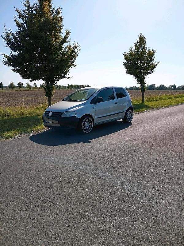 Silber Gebraucht 2006 VW Fox Kleinwagen | 1.780 € (Etwas zu teuer) - Bild 1/4