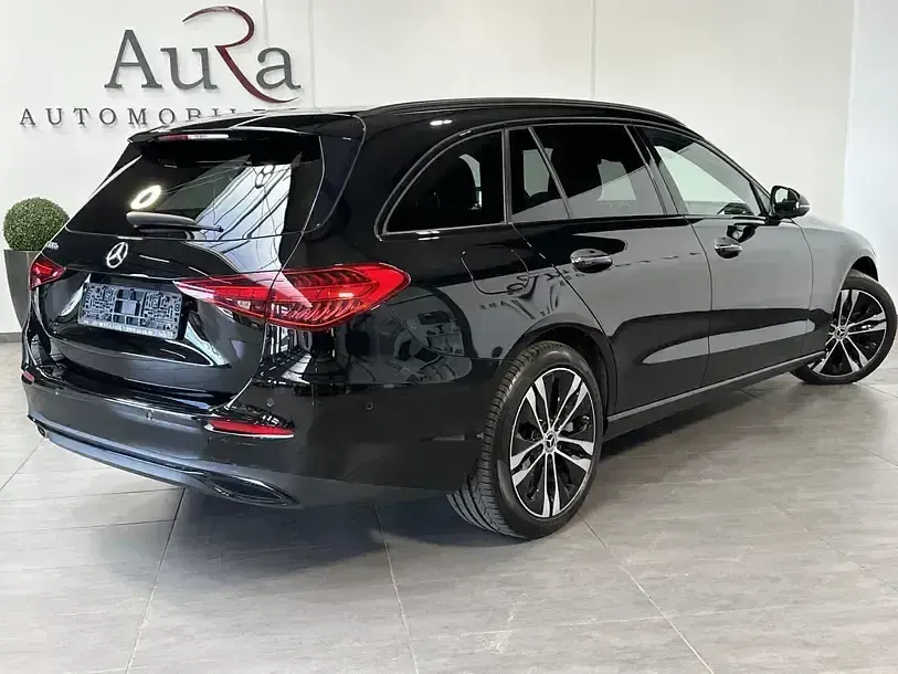 Gebraucht Mercedes C300e Avantgarde 313 PS (230 kW) 2023 Schwarz Kombi