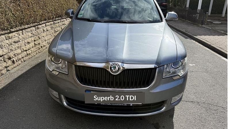 Używany Skoda Superb Elegance 140 KM (102 kW) 2013 Szary Kombi