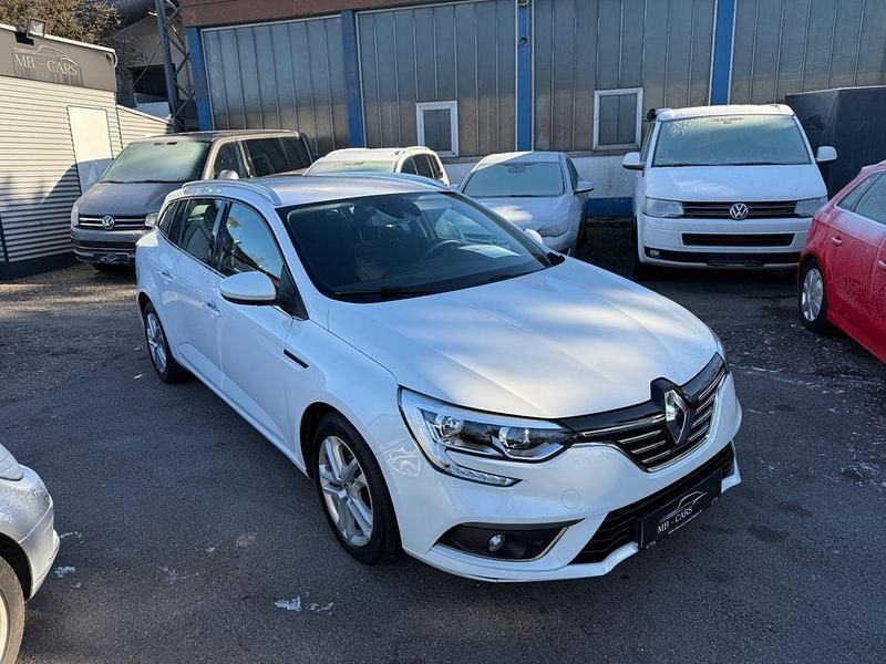Weiß Gebraucht 2018 Renault Mégane IV Life Limousine | 12.990 € (Etwas zu teuer) - Bild 1/4