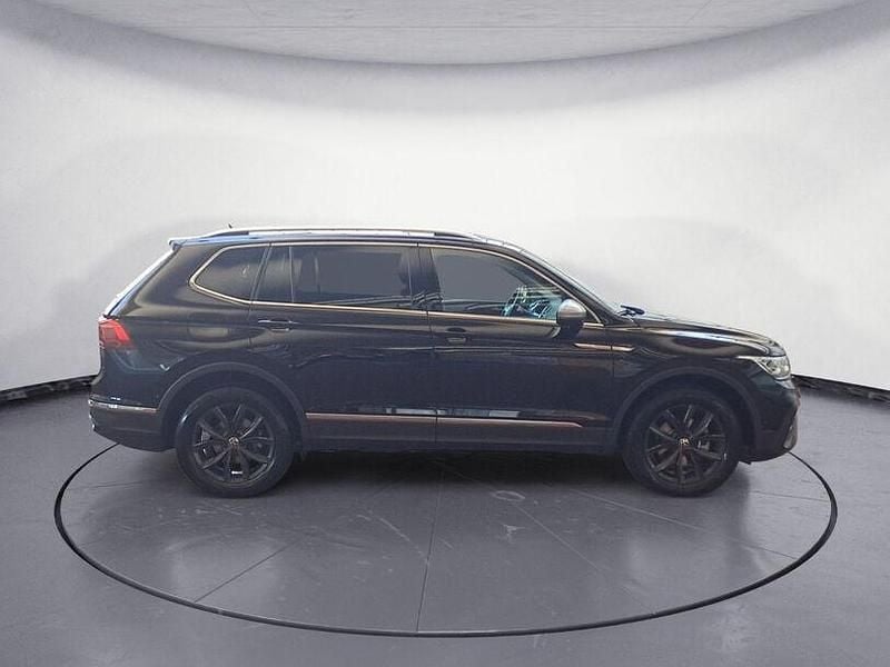 Gebraucht VW Tiguan Allspace Life 150 PS (110 kW) 2024 Schwarz SUV