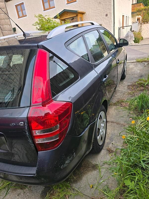 Second-hand Kia Ceed 109 CP (80 kW) 2010 Gri Hatchback