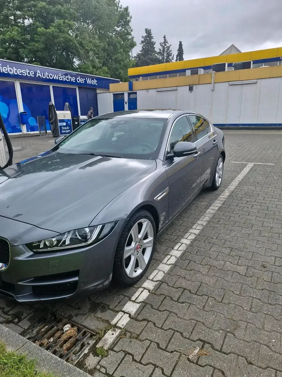 Gebraucht Jaguar XE Prestige 179 PS (131 kW) 2016 Grau Limousine