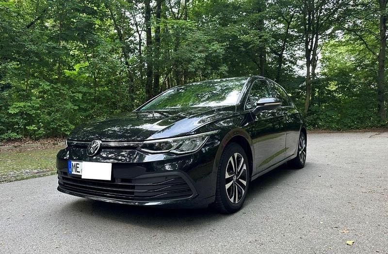 Schwarz Gebraucht 2021 VW Golf VIII Life Kombi | 18.100 € (Fairer Preis) - Bild 1/4