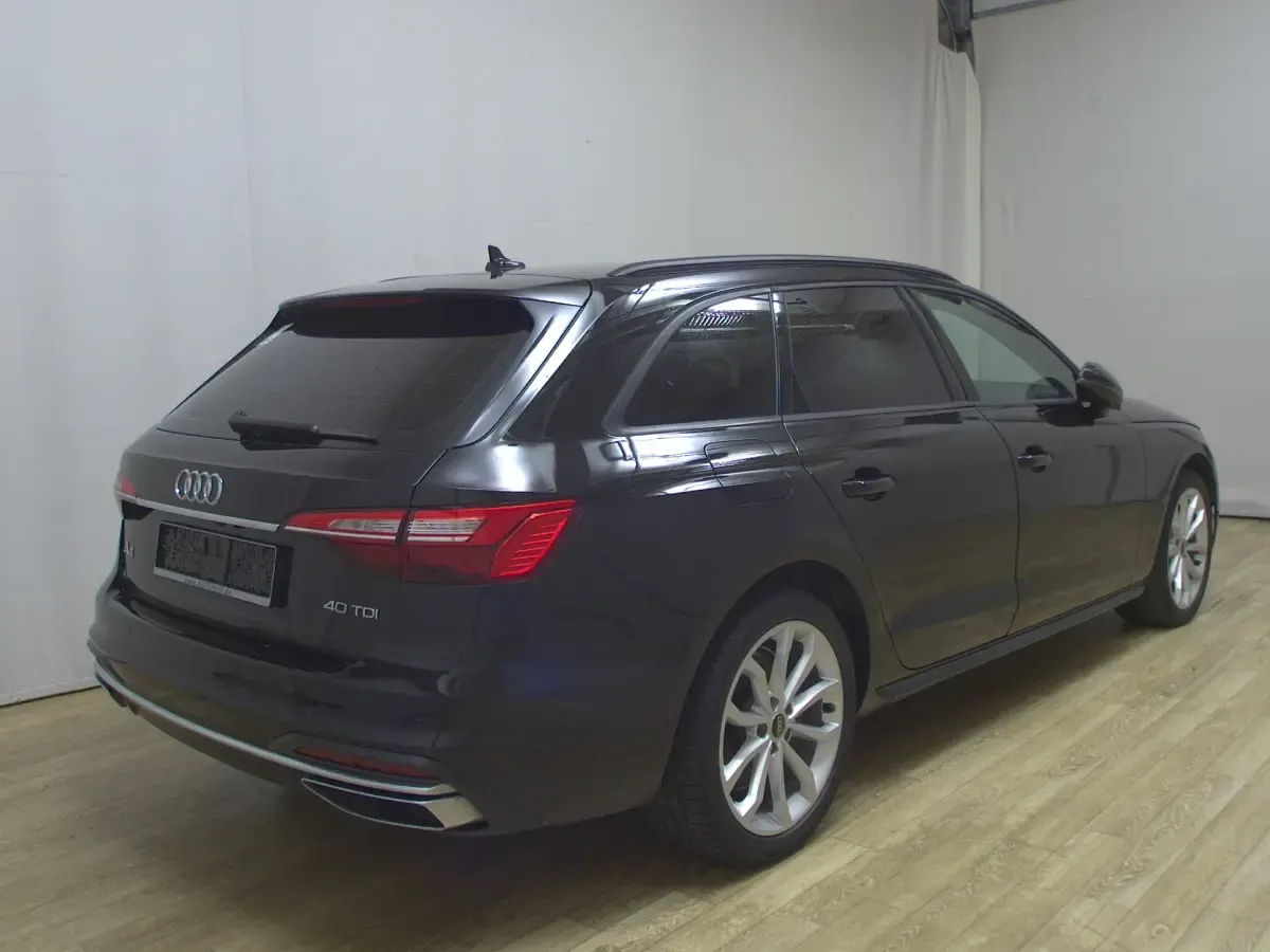 Gebraucht Audi A4 Advanced 204 PS (150 kW) 2023 Schwarz Kombi