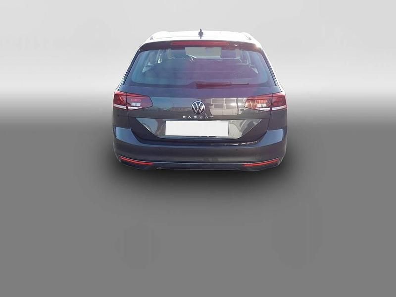 Gebraucht VW Passat 150 PS (110 kW) 2022 Grau Kombi