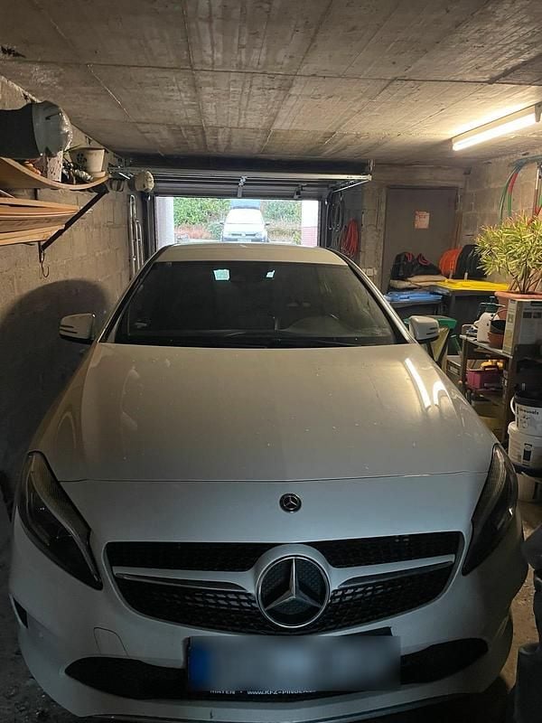 Gebraucht Mercedes A180 122 PS (89 kW) 2017 Weiß Kleinwagen