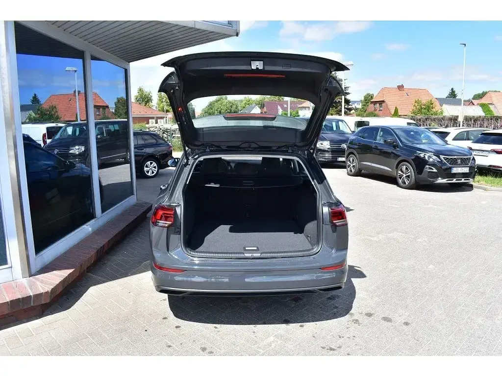 Gebraucht VW Golf VIII Life 150 PS (110 kW) 2022 Uranograu Kombi