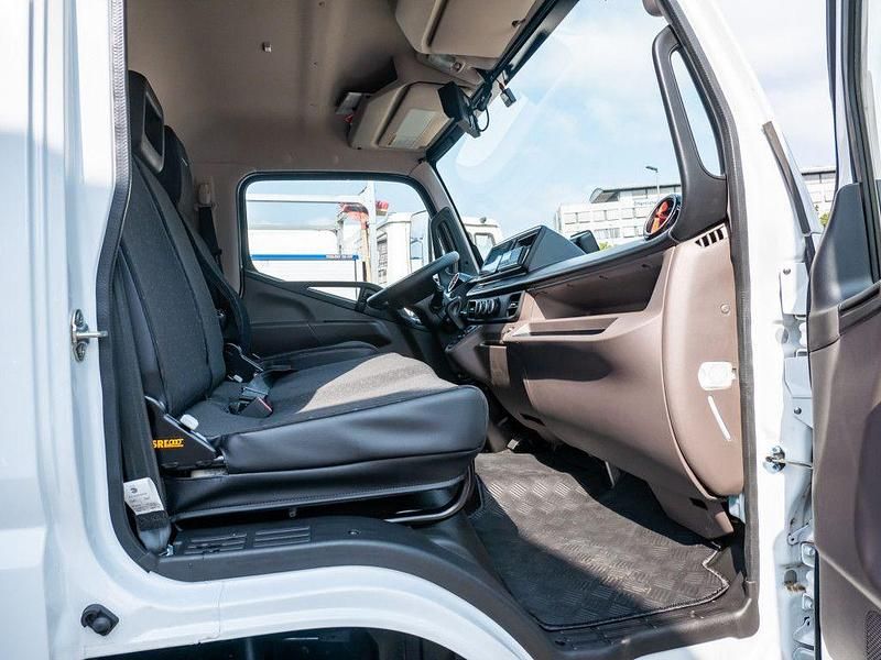 Gebraucht Mitsubishi Canter 128 kW (175 PS) 2024 Weiss / arktikweiß Van
