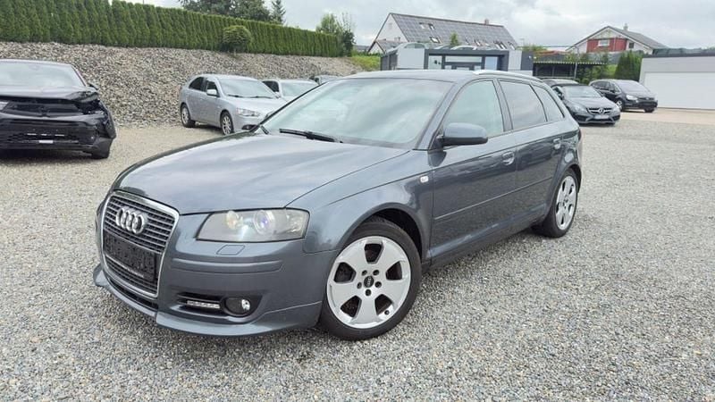Grau Gebraucht 2005 Audi A3 Ambition Limousine | 3.995 € (Teuer) - Bild 1/4