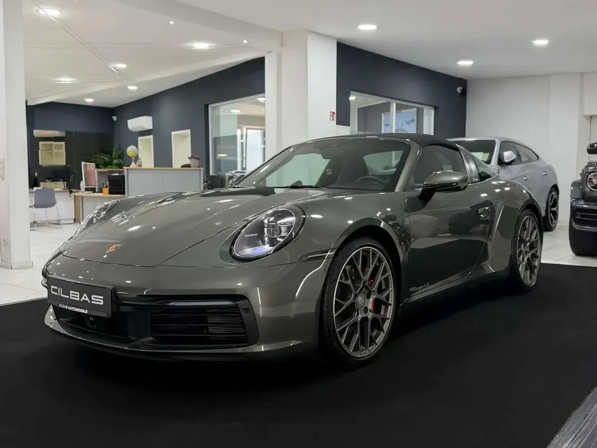 Gebraucht Porsche 911 450 PS (330 kW) 2021 Aventuringrünmetallic Coupé