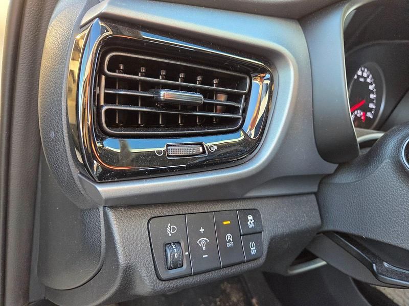 Gebraucht Kia Stonic Vision 84 PS (61 kW) 2021 Weiß SUV