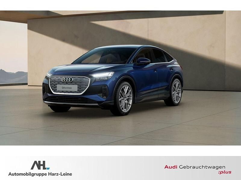 Blau Gebraucht 2025 Audi Q4 Sportback e-tron Comfort SUV | 43.669 € - Bild 1/4