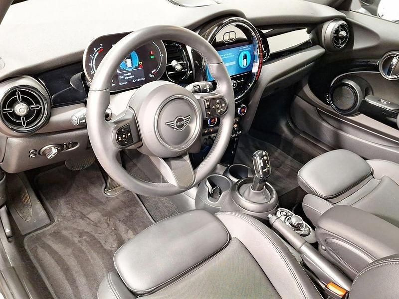 Używany Mini Cooper 136 KM (100 kW) 2023 Czarny Hatchback