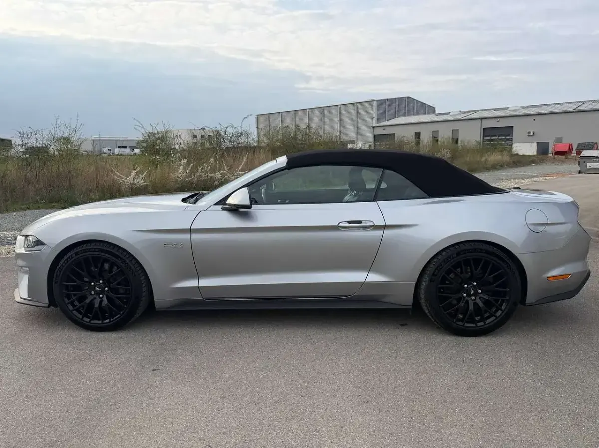 Gebraucht Ford Mustang GT Convertible 449 PS (330 kW) 2021 Iconicsilber metallic Cabrio
